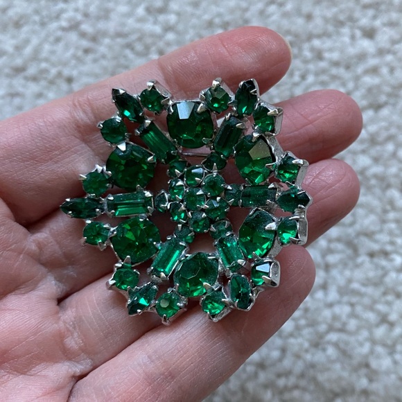 Vintage Green rhinestone brooch - Picture 3 of 4